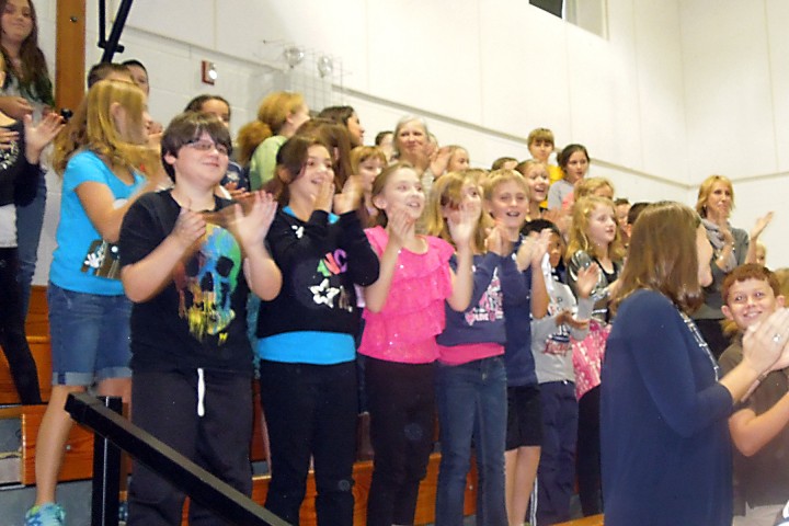 August Carlson students cheer8510.jpg